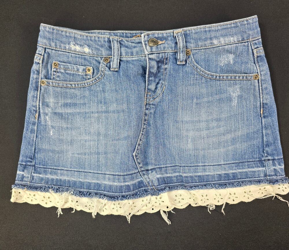 Forever 21 Women's Small Denim Mini Skirt Blue Eyelet Lace Trim Distressed Sz 8‎